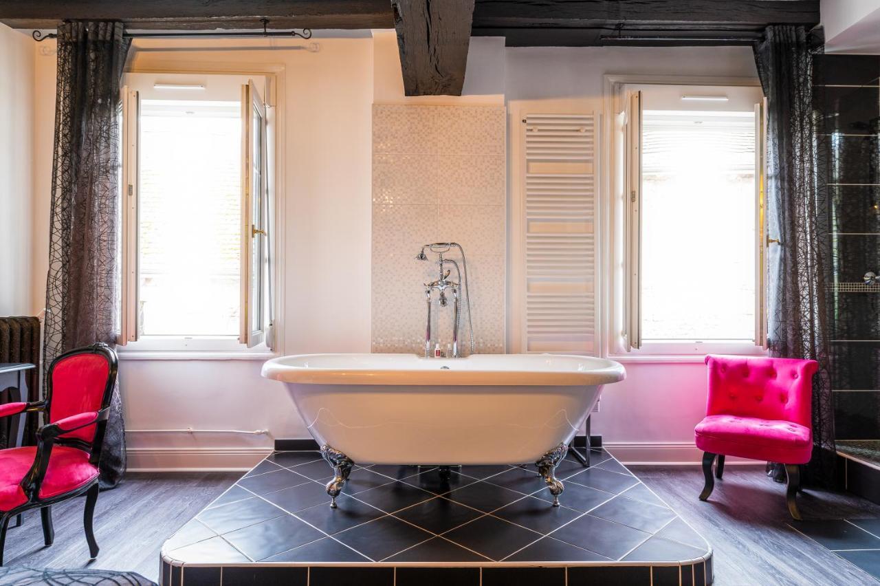 Logis Restaurant Le Cheval Blanc Hotel Blere